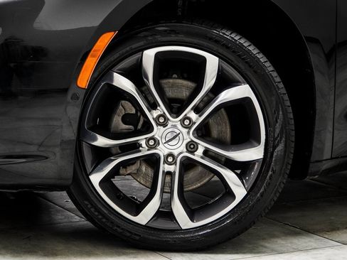 Used 2022 Chrysler Pacifica Pinnacle image 3