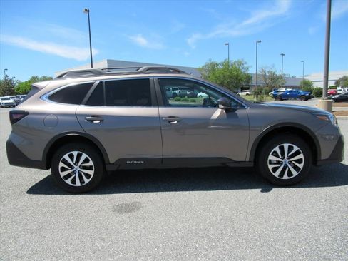 Used 2021 Subaru Outback Premium AWD/4WD image 2