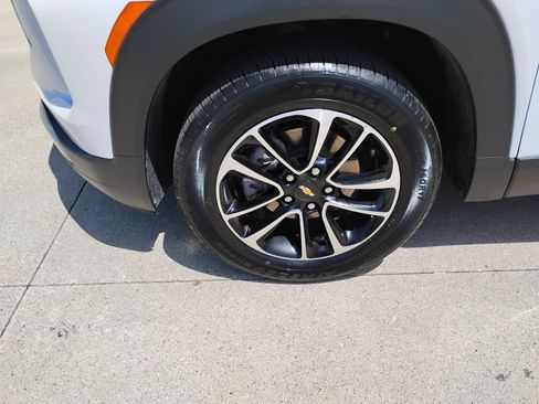 Used 2024 Chevrolet TrailBlazer LT w/ LT Cold Weather Package AWD/4WD image 29