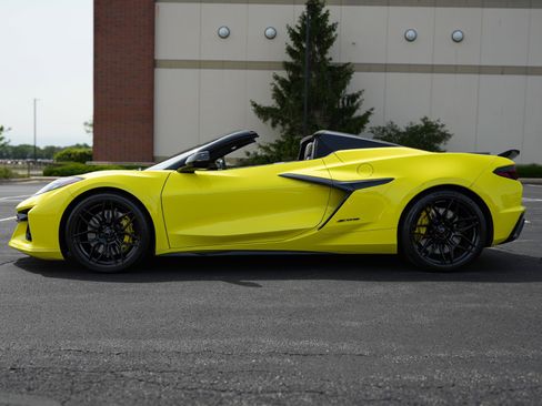 Used 2023 Chevrolet Corvette Z06 w/ Stealth Interior Trim Package RWD image 10