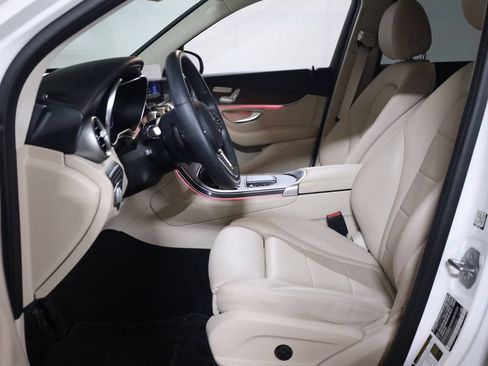 Used 2020 Mercedes-Benz GLC 300 4MATIC image 34