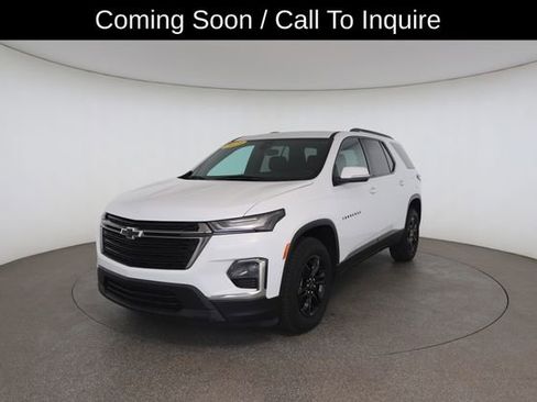 Used 2023 Chevrolet Traverse LT FWD image 2
