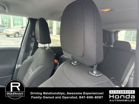 Used 2018 Jeep Renegade Latitude AWD/4WD image 6