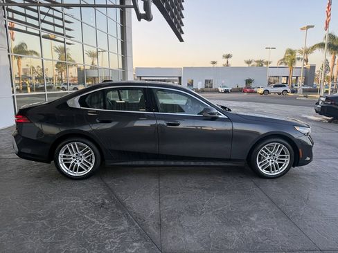 Used 2025 BMW 530i image 3