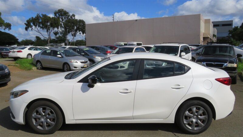 Used 2014 MAZDA MAZDA3 i SV FWD image 2