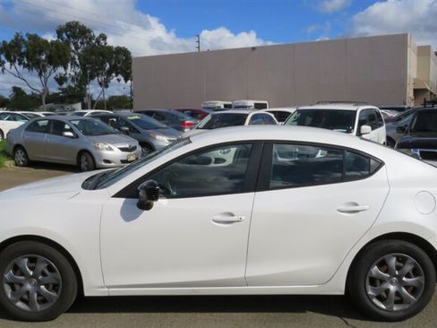 Used 2014 MAZDA MAZDA3 i SV FWD image 2