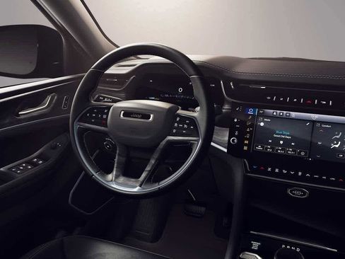 New 2026 Jeep Grand Cherokee Limited image 9