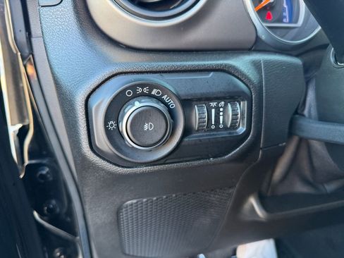 Used 2018 Jeep Wrangler Unlimited Sport S image 31