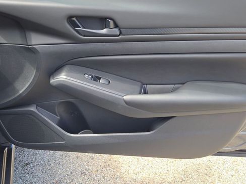 Used 2025 Nissan Altima 2.5 S FWD image 5