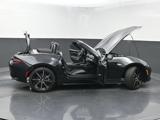 Used 2024 MAZDA MX-5 Miata Grand Touring RWD image 35