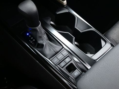 Used 2025 Toyota Camry LE image 28