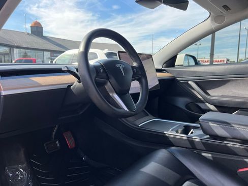 Used 2021 Tesla Model 3 Standard Range Plus image 2