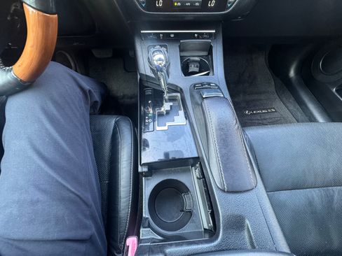 Used 2014 Lexus ES 300h FWD image 17