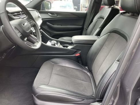 Certified 2025 Jeep Grand Cherokee Altitude AWD/4WD image 19