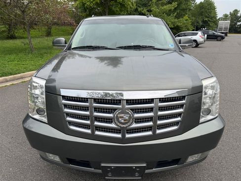 Used 2011 Cadillac Escalade ESV Premium AWD/4WD image 18