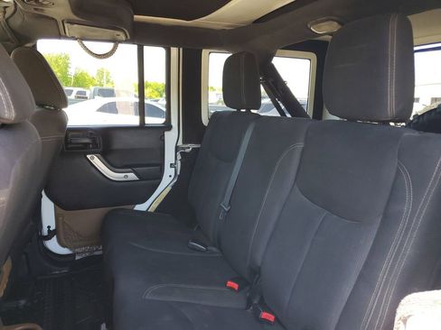 Used 2016 Jeep Wrangler Unlimited Rubicon w/ Max Tow Package AWD/4WD image 22