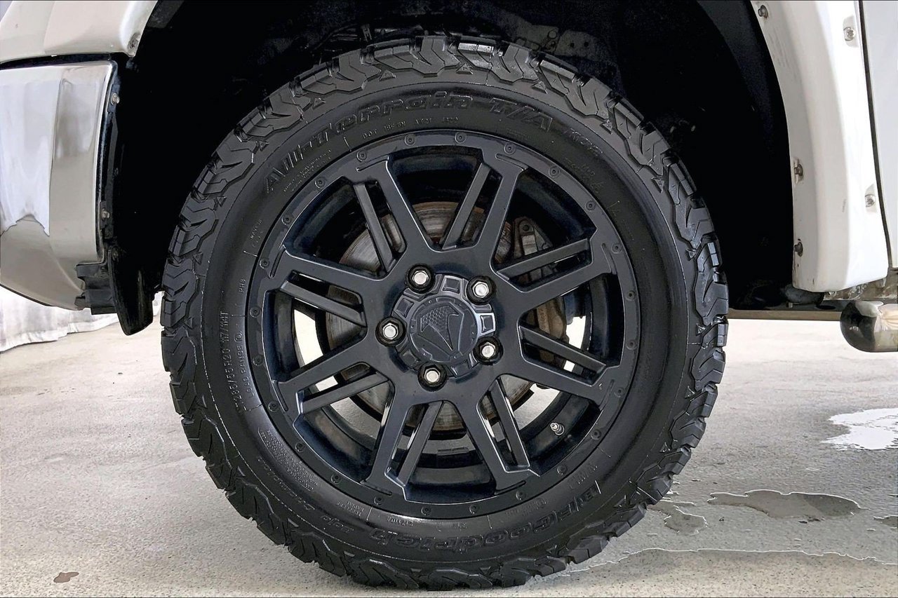 Used 2014 Toyota Tundra SR5 w/ SR5 Upgrade Package RWD image 8