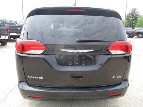 Used 2020 Chrysler Voyager Lxi FWD image 5
