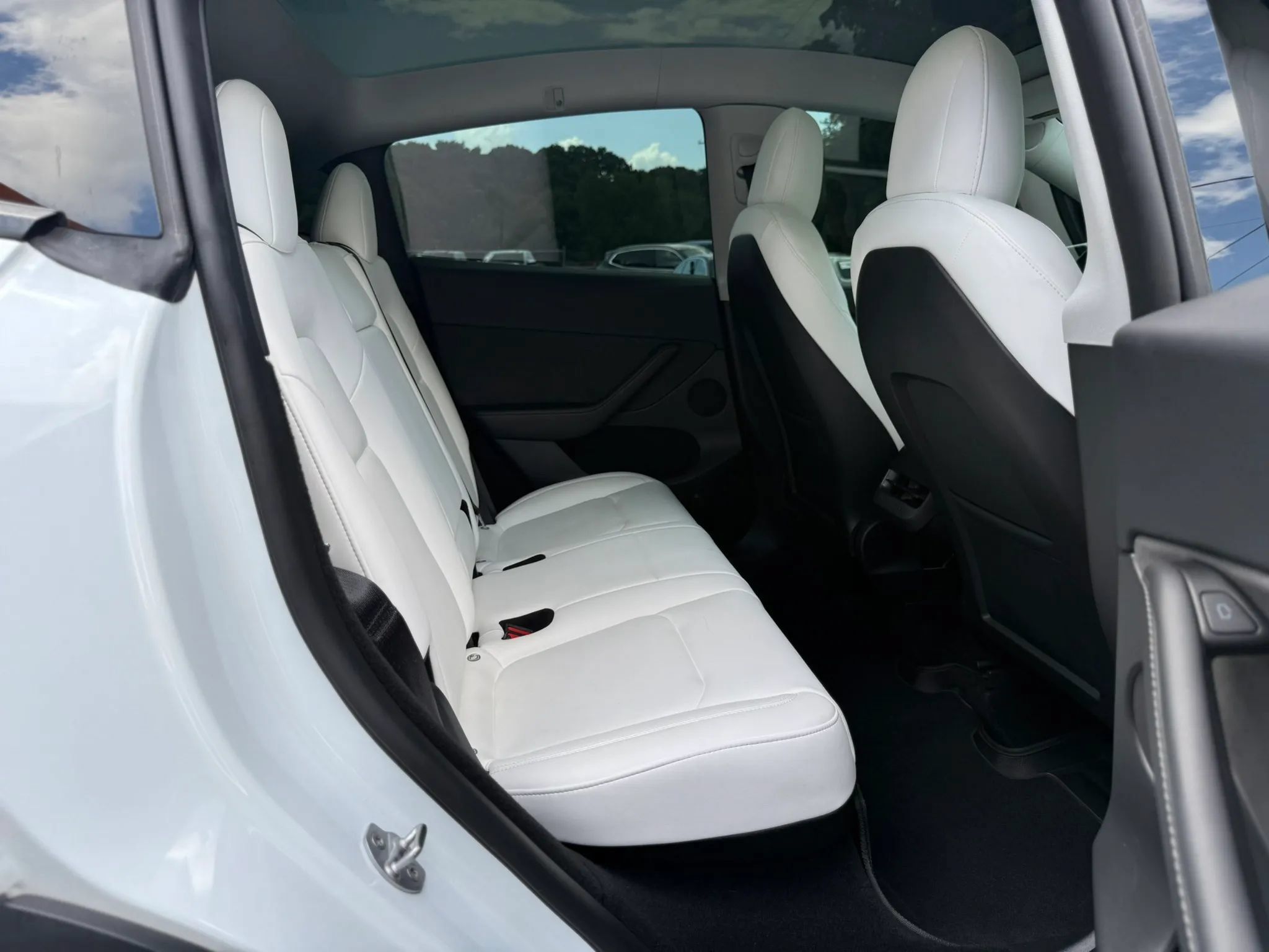 Used 2023 Tesla Model Y AWD image 23