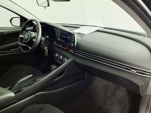 Certified 2023 Hyundai Elantra SE FWD image 9