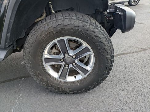 Used 2018 Jeep Wrangler Unlimited Sahara w/ Cold Weather Group AWD/4WD image 11