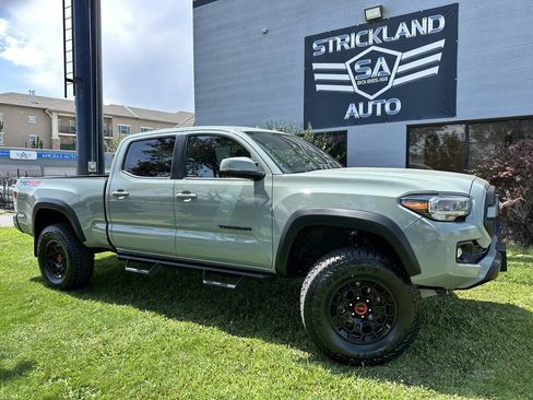 Used 2022 Toyota Tacoma TRD Off-Road w/ Technology Package AWD/4WD image 1