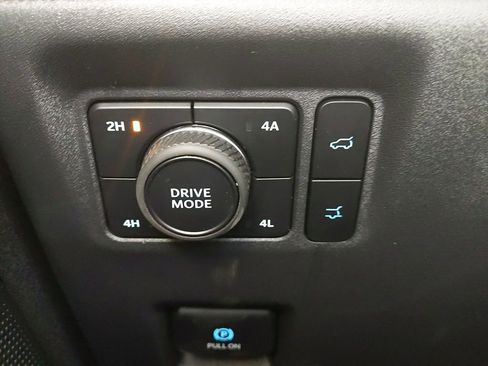 Used 2025 Ford Expedition Active AWD/4WD image 25