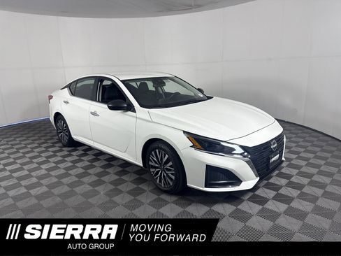 Used 2025 Nissan Altima 2.5 SV FWD image 1