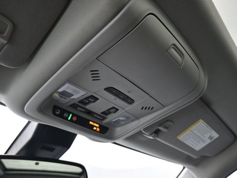 Certified 2024 GMC Terrain SLT w/ Infotainment Package II image 20