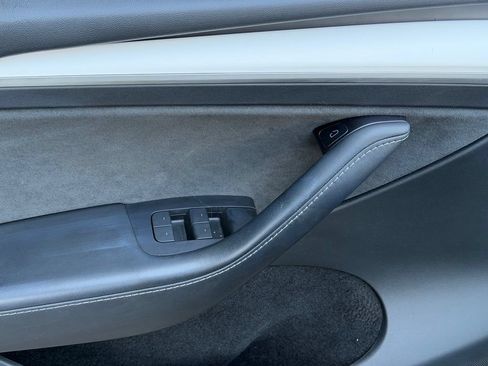 Used 2023 Tesla Model Y Long Range AWD/4WD image 29