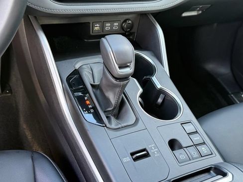 Used 2023 Toyota Highlander XSE FWD image 23