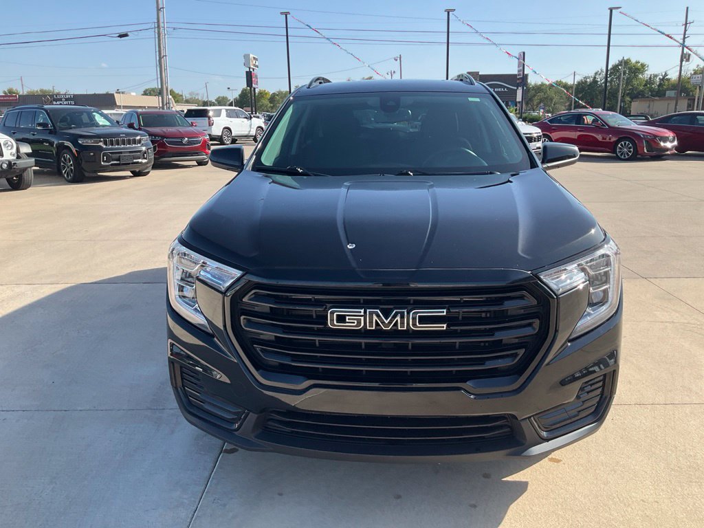 Used 2023 GMC Terrain SLE w/ Driver Convenience Package FWD image 39