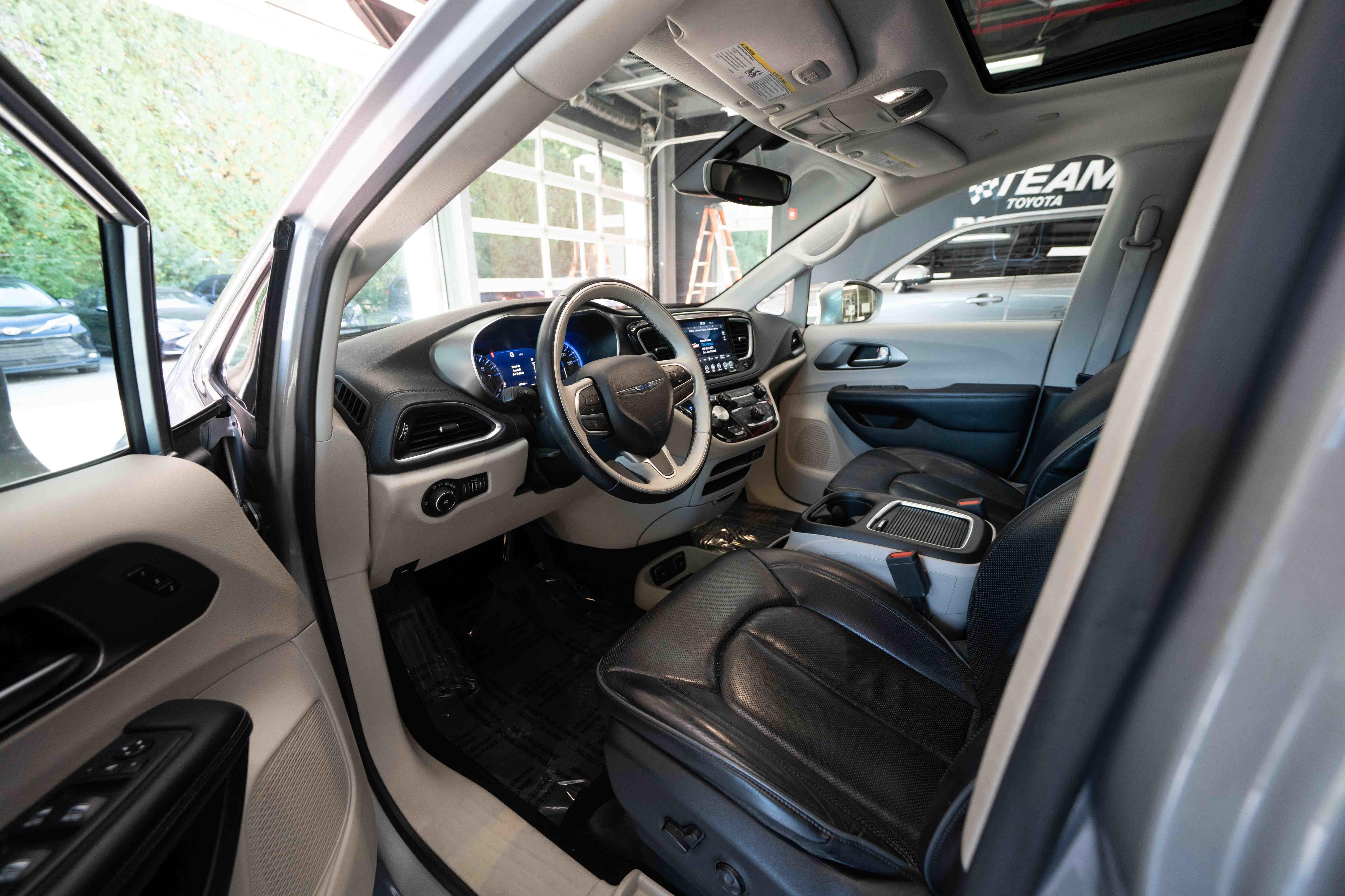 Used 2018 Chrysler Pacifica Limited FWD image 8