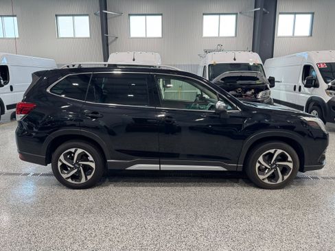 Used 2023 Subaru Forester Touring AWD/4WD image 5