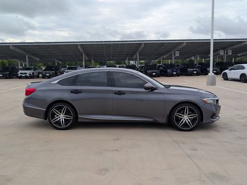 Used 2021 Honda Accord Touring image 6