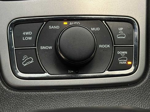 Used 2020 Jeep Grand Cherokee High Altitude AWD/4WD image 18
