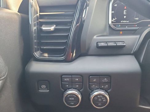 Used 2024 GMC Sierra 1500 AT4 w/ Technology Package AWD/4WD image 17