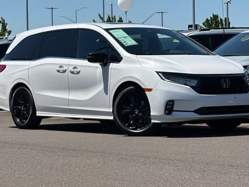 Used 2023 Honda Odyssey Sport image 2