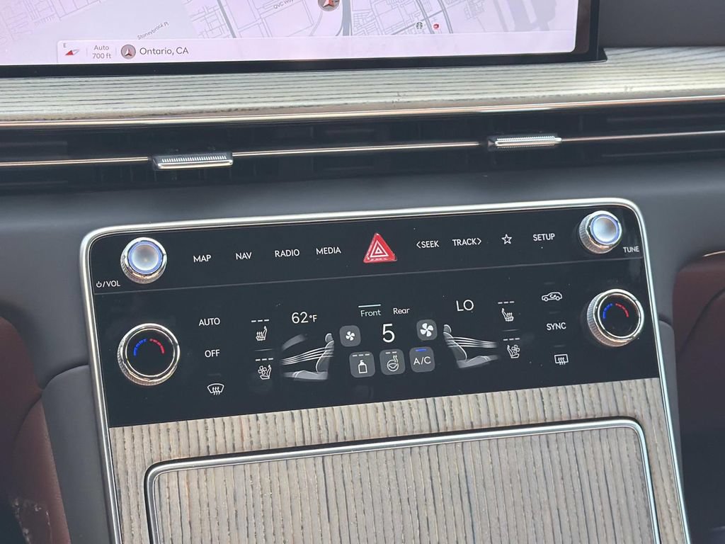 Certified 2025 Genesis GV80 3.5T Prestige AWD/4WD image 11