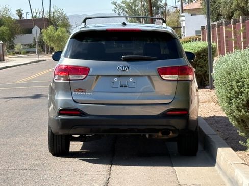 Used 2017 Kia Sorento FWD image 5