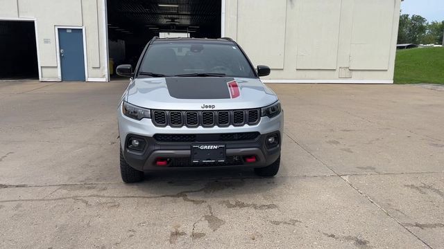 Used 2026 Jeep Compass Trailhawk AWD/4WD image 3