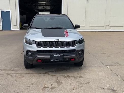Used 2026 Jeep Compass Trailhawk AWD/4WD image 3