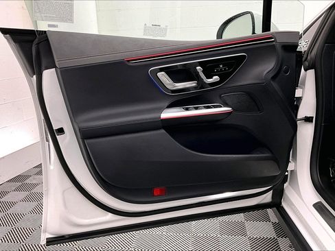 Used 2026 Mercedes-Benz EQE 320 4MATIC Sedan image 23