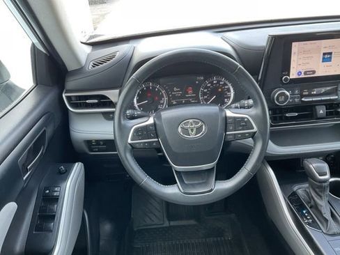 Used 2023 Toyota Highlander LE image 21