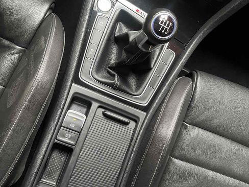 Used 2016 Volkswagen Golf R 4-Door AWD/4WD image 17