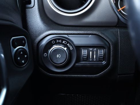 Used 2020 Jeep Wrangler Sport AWD/4WD image 15
