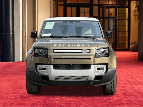 Used 2021 Land Rover Defender 90 First Edition image 7