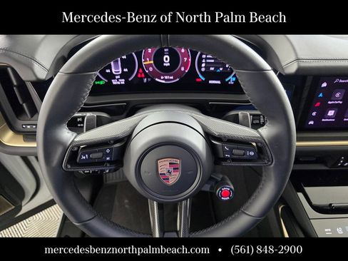 Used 2025 Porsche Cayenne Turbo GT AWD/4WD image 19