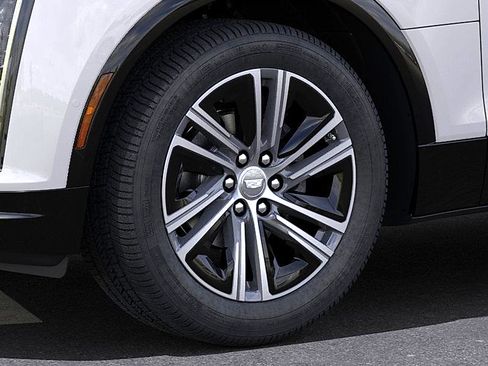 New 2025 Cadillac Lyriq Luxury image 9