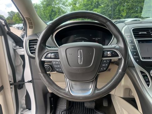 Used 2019 Lincoln Nautilus Select AWD/4WD image 23